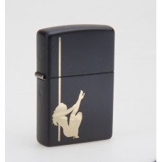 Зажигалка ZIPPO Classic "Девушка" с покрытием Black Matte, латунь/сталь, черная, матовая, 36x12x56 мм